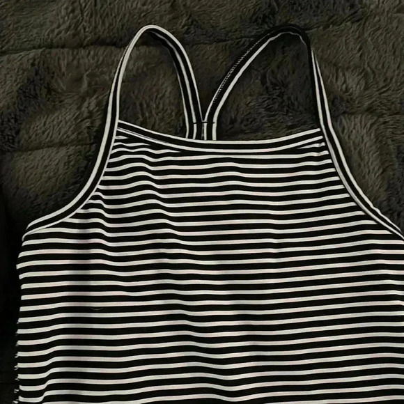 Pull over sports jacket with matching tank top - Picture 3 of 5